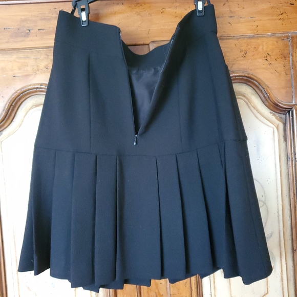 Chanel boutique wool skirt - Picture 4 of 9